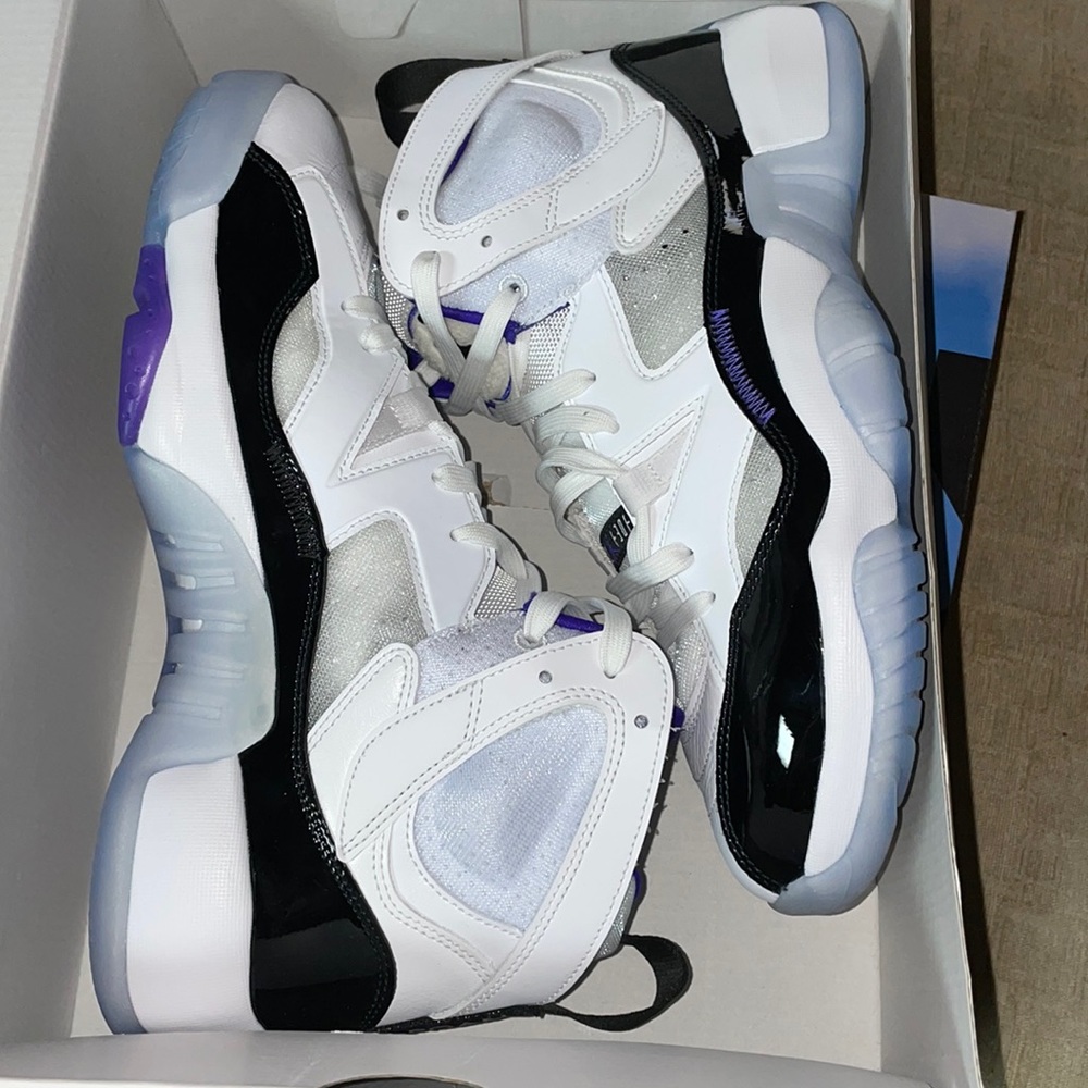 White/dark concord-black Jordan's